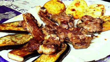 Ətlə bu 3 məhsulu yeməyin – Bağırsaqlar işləmir